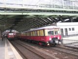 Předválečná muzejní jednotka berlínského S-Bahnu projíždí  stanicí Berlin-Ostbahnhof. 3.5.2009 © Rastislav Štangl