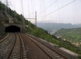 Tříkolejný tunel ve stanici Ovčare. 6.5.2009 © Rastislav Štangl