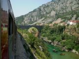 18.07.2009 - Kolašin: vlak stále prudko klesá dolu do hlavného mesta Čiernej Hory- Podgorice © Ivan Schuller