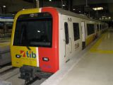09.06.2009 - Palma, Estació Intermodal: třívozová jednotka 61-12+62-0x+61-09 jako vlak do Manacoru © PhDr. Zbyněk Zlinský