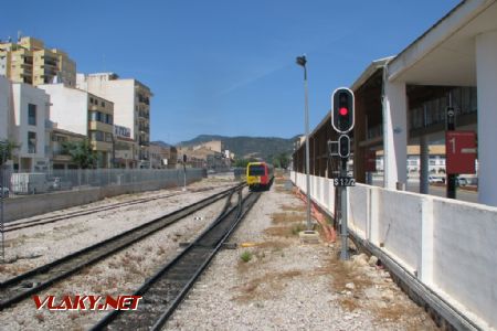 09.06.2009 - Inca: dvojice 61-45+61-46 + 61-19+62-0x+61-18 odjíždí jako vlak Sa Pobla - Palma © PhDr. Zbyněk Zlinský