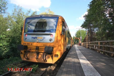 Regionova pri 10 min pobyte na zastávke medzi obratmi na osobných vlakoch do Kladna © 26.7.2009 Miroslav Sekela