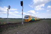 30.08.2009 - úsek Olomouc - Bystrovany: 814.233, Os3535 © Radek Hořínek