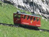 26.07.2009 - Pilatus. Zubačka sa blíži k cieľovej stanici Pilatus Kulm 2 132 m.n.m © Mária Gebhardtová