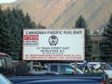 25.9.2009 - Revelstoke, BC. Opäť výstražná tabuľa - tentokrát upozorňujúca na súkromný majetok železnice v Revelstoke © Michal Stríž