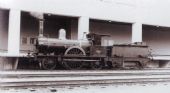 Jeden z prvých parných rušňov na železniciach Švédska: „GOTA“ s usporiadaním pojazdu 1A1. (Zdroj: Železnice – Obrazové dějiny, John Westwood, Praha 1994).