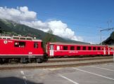 Křižování vlaků RhB ve stanici Saglians. 5.7.2009 © Rastislav Štangl