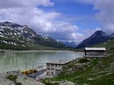 Výpravní budova stanice Ospizio Bernina u jezera Lago Bianco. 5.7.2009 © Aleš Svoboda