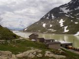 Stanice Ospizio Bernina a napůl vypuštěné jezero Lago Bianco. 5.7.2009 © Jan Přikryl