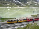 Vyhlídkové vozy na vlaku do St. Moritz ve stanici Ospizio Bernina. 5.7.2009 © Tomáš Kraus