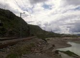 Trať Berninabahn vede podél částečně vypuštěného jezera Lago Bianco. 5.7.2009 © Rastislav Štangl