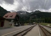 Kolejiště stanice Cavaglia na berninabahn a horský masiv Bernina severně od ní. 5.7.2009 © Rastislav Štangl