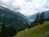 Pohled na údolí Vale di Poschiavo z vlaku pod stanicí Cavaglia. 5.7.2009 © Tomáš Kraus