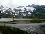 Hranice úmoří na severní hrázi jezera Lago Bianco. 5.7.2009 © Tomáš Kraus