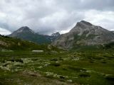 Pohled z vlaku u zastávky Bernina Diavolezza směrem k jihu. 5.7.2009 © Tomáš Kraus