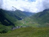 Pohled na Andermatt z vlaku MGB, klesajícího z Oberalppassu. 6.7.2009 © Aleš Svoboda