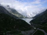 Stoupání nad přehradní jezero Räterichsbodensee k vrcholu průsmyku Grimsel. 7.7.2009 © Aleš Svoboda