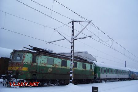 11.01.2010 - PJ Česká Třebová: nesvěšená souprava, která měla odjet do Bohumína © Miloslav Bednář