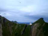 Kaplička na Klimsenhornu z kabiny horní sekce lanovky na Pilatus. 12.7.2009 © Jan Přikryl