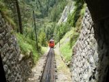 Prudké klesání ve spodní části trasy Pilatusbahn . 12.7.2009 © Jan Přikryl