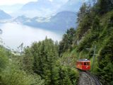 Pod výhybnou Aemsigen je z vlaku Pilatusbahn vidět jezero Vierwaldstädtersee jako na dlani. 12.7.2009 © Jan Přikryl