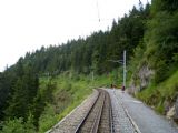 Trasování tratě Vitznau- Rigi ve svahu hlavního hřebene pohoří Rigi. 12.7.2009 © Jan Přikryl