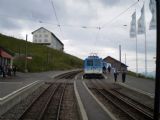 Vrcholová stanice Rigi Kulm s elektrickou jednotkou vlaku do Arth-Goldau. 12.7.2009 © Jan Přikryl