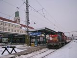 16.01.2010 - Hradec Králové hl.n.: 714.201-1 v čele Os 5504 do Turnova, vlevo 754.030-5 na R 849 Praha hl.n. - Trutnov hl.n. © PhDr. Zbyněk Zlinský