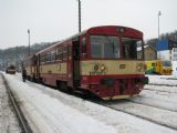 16.01.2010 - Mladá Boleslav hl.n.: 810.229-5 v čele Os 16413 Mladá Boleslav hl.n. - Mladějov v Čechách, vlevo 854.215-1 + 954.212-7 jako R 1113, vpravo 814.079-0/914.079-9 © PhDr. Zbyněk Zlinský