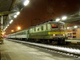 19.12.2009 - Olomouc: Necelý týden po ukončení turnusové služby na nezamyslické trati byla 141.009 zastižena v Olomouci hl.n. na čele soupravového vlaku © Rosťa Kolmačka