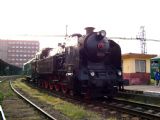 15.05.2004 - Pardubice hl.n.: hradecký ''bulík' 464.008 už jen jako exponát výstavy vozidel © PhDr. Zbyněk Zlinský