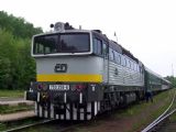 15.05.2004 - Stará Paka: ''brejlovec'' 750.258-6 s ''espézetkou'' na postrku zvl. vlaku 33306 Pardubice - Liberec © PhDr. Zbyněk Zlinský