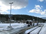 27.02.2010 - Bayerisch Eisenstein: přístřešek zastávky Waldbahn © PhDr. Zbyněk Zlinský