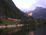 6.9.2009 Hallstatt - osobní vlak směr Obertraun právě odjíždí © Aleš Svoboda