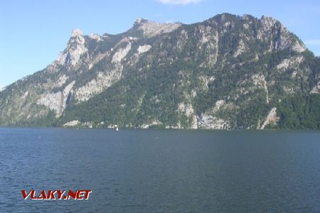 7.9.2009 Pohled z vlaku Obertraun - Attnang-Puchheim na jezero Traunsee a vrchol Traunstein ©  Aleš Svoboda