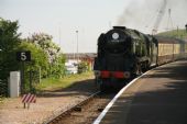 SR 4-6-2 no 34046 Braunton vchádza na nástupište vo Watchet, 02.05.2009, ©Michal Polák  &  Andrea Pechová