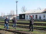 03.04.2010 - PJ Olomouc, staré depo: Vojta, Radek a Laci při prohlídce, v pozadí sklad výstrojních a ochranných pomůcek, učebna a sociální zařízení © PhDr. Zbyněk Zlinský