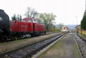 Križovanie s pravidelným osobným vlakom. Chrenovec. 15. 4. 2010 © Ivan Wlachovský