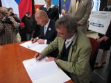 04.05.2010 - Jihlava: generální ředitelé podepisují smlouvu o dodávce vozů © PhDr. Zbyněk Zlinský