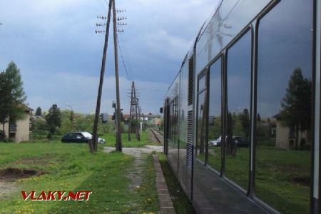 Osobný vlak do Popradu zastavil na zastávke Kežmarok zastávka; 8.5.2010 © Miroslav Sekela