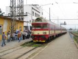 04.05.2010 - Jihlava: 954.220-8 na konci Os 4810 Brno hl.n. - Jihlava, vpravo posunující 754.074-3 © PhDr. Zbyněk Zlinský