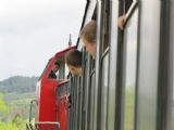 Cestujúci vo vlaku smerujúcom k Strážkam, © Karel Furiš