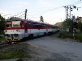 Os4023 do Čadce v zložení 913.022 + 813.022 + 913.023 + 813.023 zastavil na ''Turzovke zastávke'' a priecestí č. 6, 6.6.2010, © Ing. Ján PALUCH