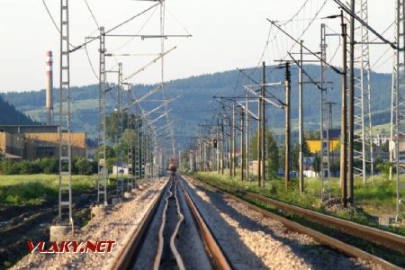 čiastočne zrekonštruovaná trať - pohľad smerom na KNM, 6.6. 2010, ©Radovan Plevko