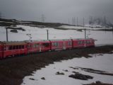 30.05.2010 – Bernina pass: RE 1625 sa pomaly kľukatí do najvyššieho bodu na trati © Ivan Schuller