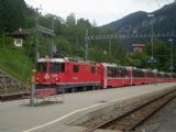 30.05.2010 – Tiefencastel: Bernina Express č. 950 zastavuje v stanici Tiefencastel na svojej ceste z Tirana do Churu © Ivan Schuller