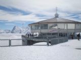 01.06.2010 – Schilthorn: reštaurácia na vrchole Schilthornu je vo výške 2970 m.n.morom © Ivan Schuller