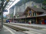 01.06.2010 – Lauterbrunnen: stanica v Lauterbrunnen, kde sa prestupuje na vlaky smer Kleine Scheidegg spoločnosti WAB © Ivan Schuller