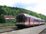 02.07.2010 - Kořenov: 843.007-6 + 943.009-1 odjíždí jako Os 16224 Kořenov - Liberec © PhDr. Zbyněk Zlinský