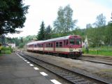 02.07.2010 - Kořenov: 943.007-5 + 843.013-4 přijíždí jako Os 16217 Liberec - Harrachov © PhDr. Zbyněk Zlinský